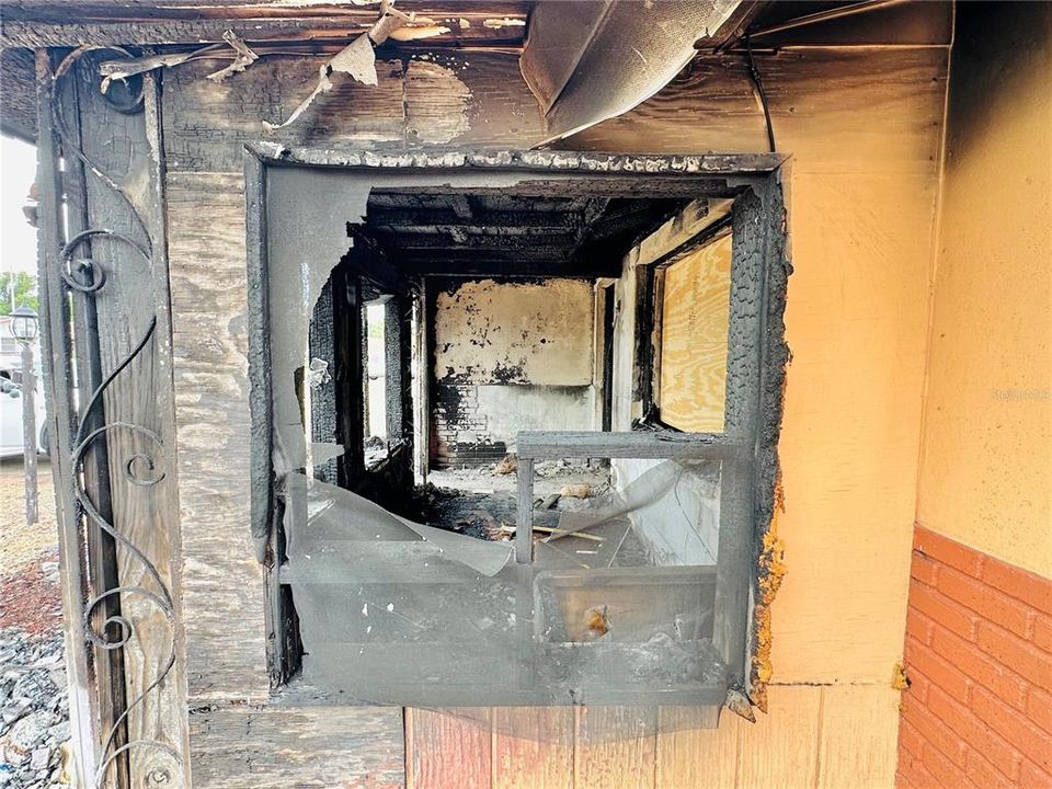 Active With Contract: $140,000 (2 beds, 1 baths, 1463 Square Feet)