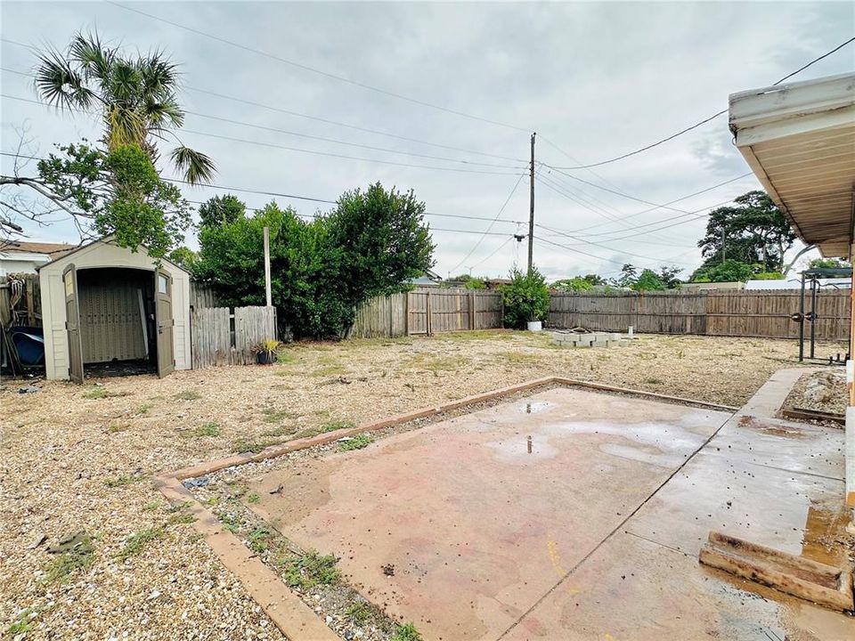 Active With Contract: $140,000 (2 beds, 1 baths, 1463 Square Feet)