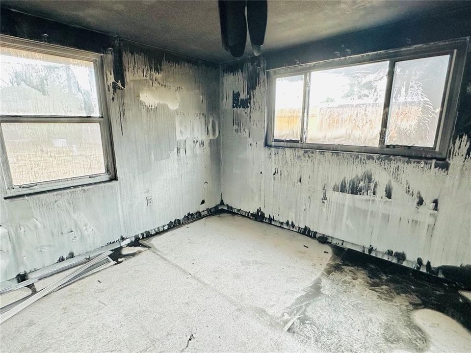 Active With Contract: $140,000 (2 beds, 1 baths, 1463 Square Feet)