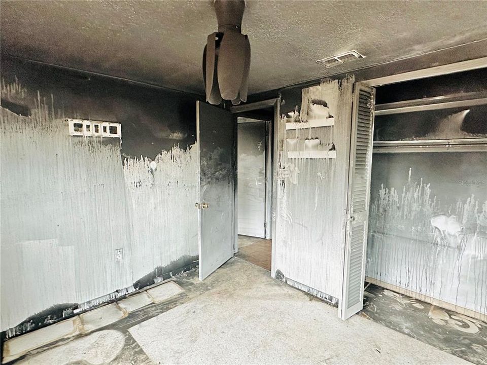 Active With Contract: $140,000 (2 beds, 1 baths, 1463 Square Feet)