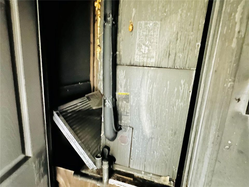 Active With Contract: $140,000 (2 beds, 1 baths, 1463 Square Feet)