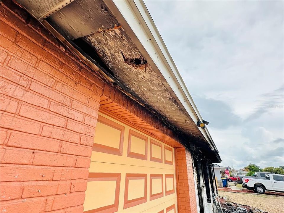 Active With Contract: $140,000 (2 beds, 1 baths, 1463 Square Feet)