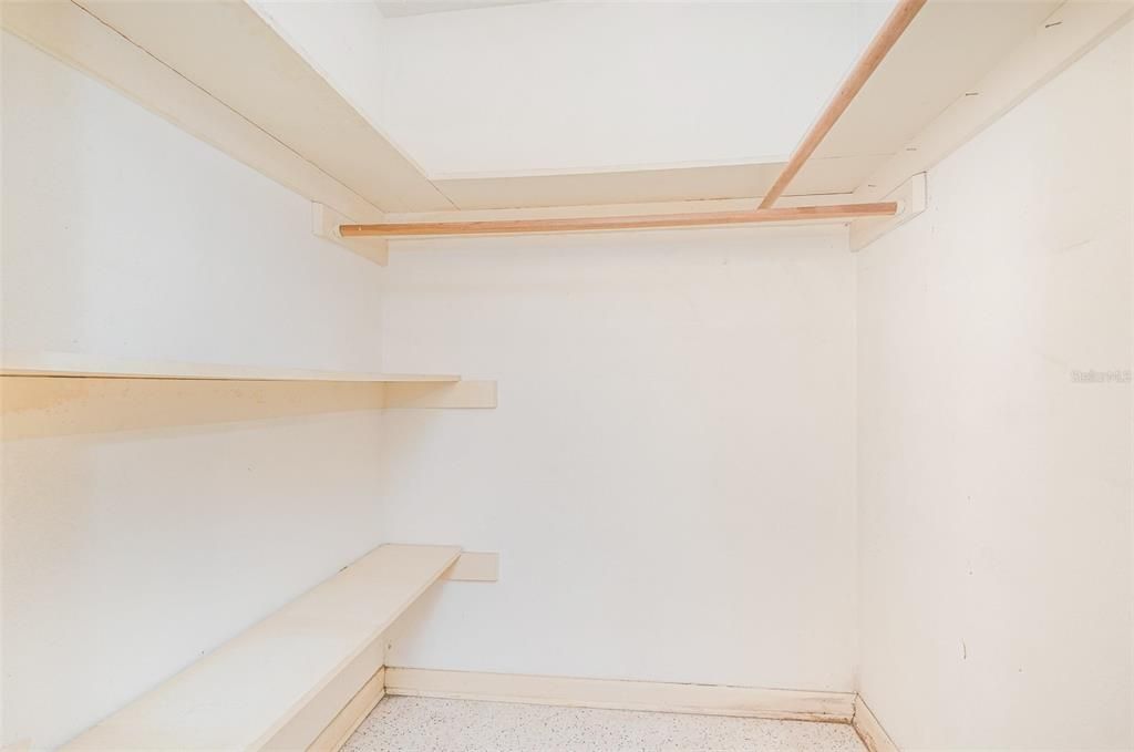 Под контрактом: $249,900 (3 спален, 2 ванн, 1942 Квадратных фут)