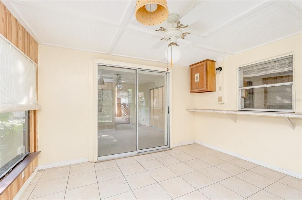 Под контрактом: $249,900 (3 спален, 2 ванн, 1942 Квадратных фут)