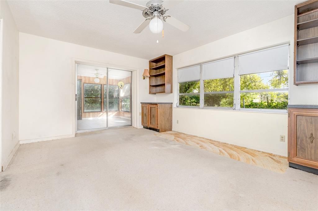 Под контрактом: $249,900 (3 спален, 2 ванн, 1942 Квадратных фут)