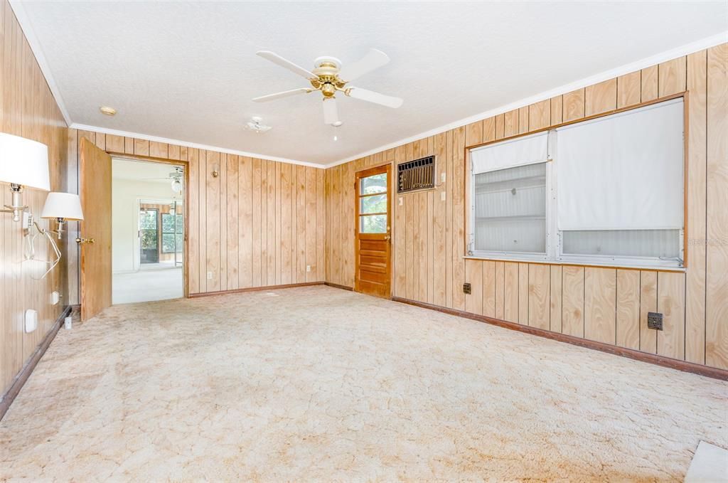 Под контрактом: $249,900 (3 спален, 2 ванн, 1942 Квадратных фут)