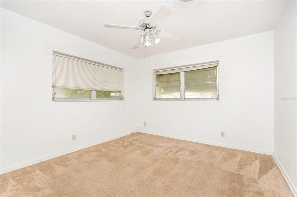 Под контрактом: $249,900 (3 спален, 2 ванн, 1942 Квадратных фут)