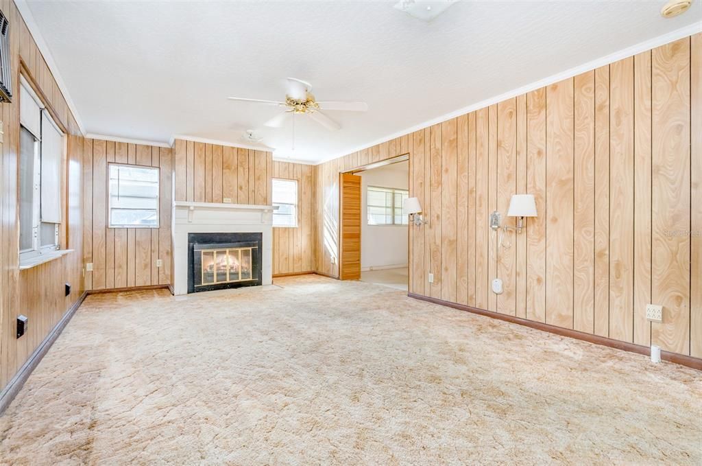 Под контрактом: $249,900 (3 спален, 2 ванн, 1942 Квадратных фут)