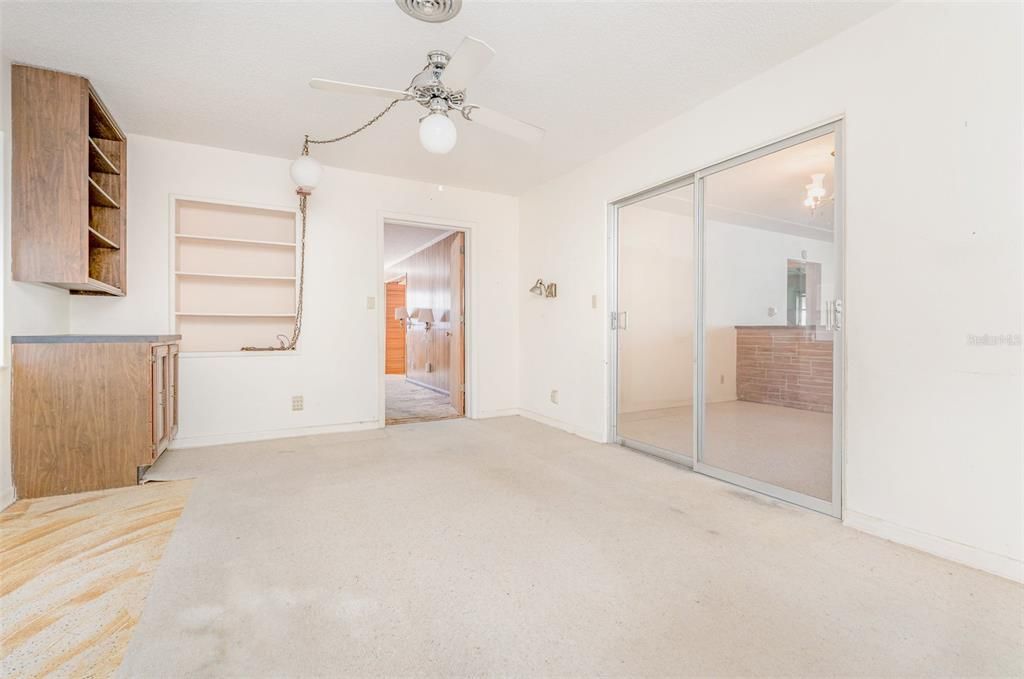 Под контрактом: $249,900 (3 спален, 2 ванн, 1942 Квадратных фут)