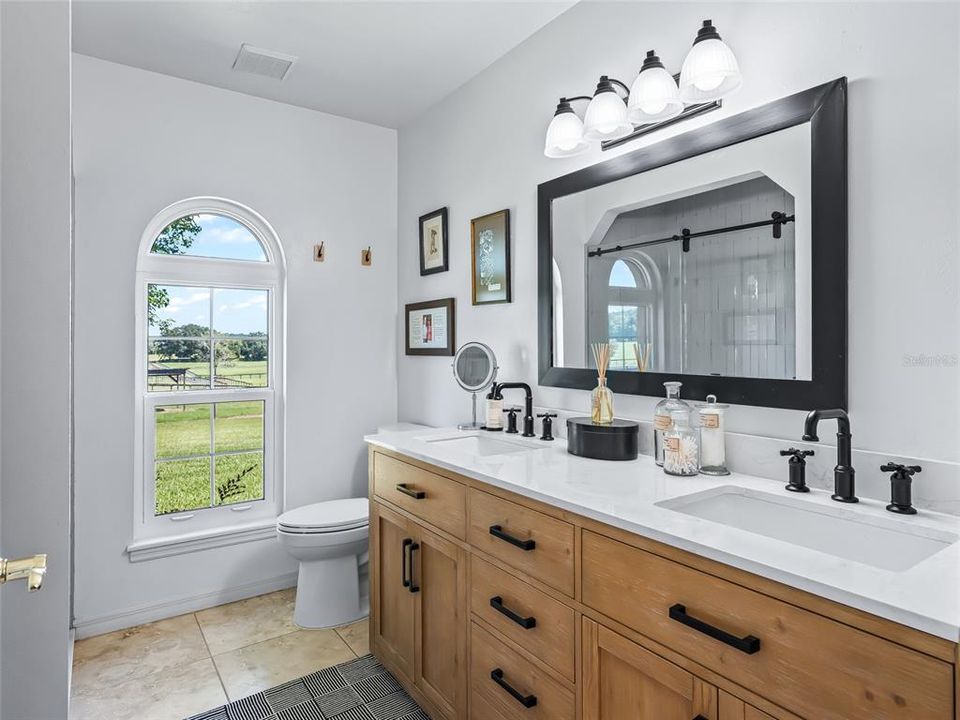 En Venta: $1,075,000 (3 camas, 2 baños, 1974 Pies cuadrados)