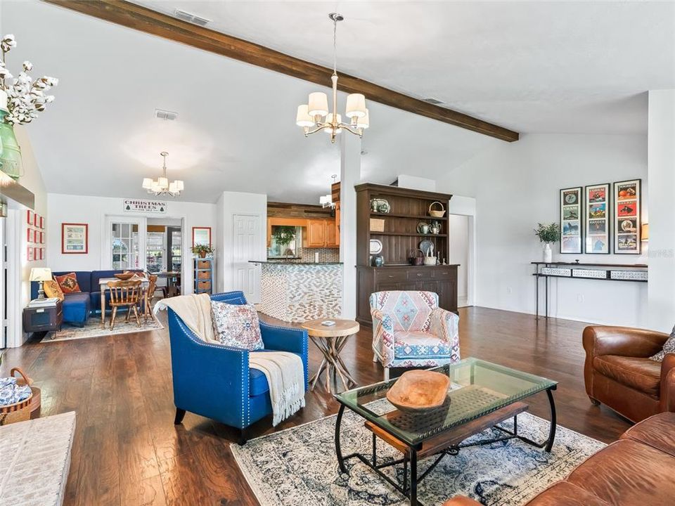 En Venta: $1,075,000 (3 camas, 2 baños, 1974 Pies cuadrados)