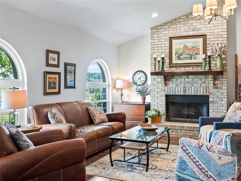 En Venta: $1,075,000 (3 camas, 2 baños, 1974 Pies cuadrados)