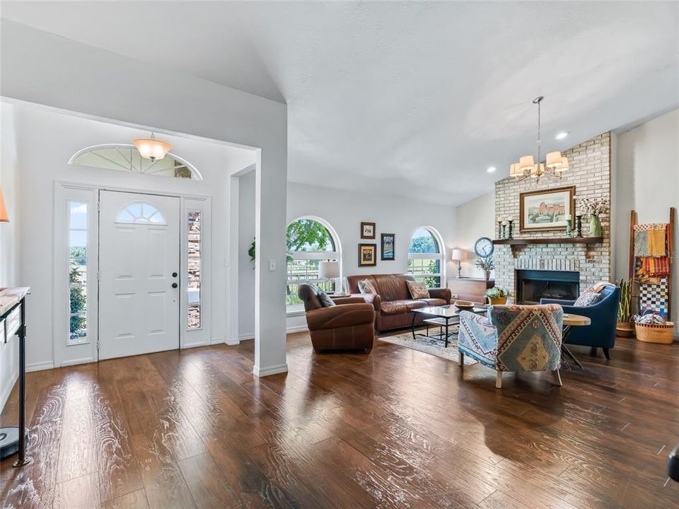 En Venta: $1,075,000 (3 camas, 2 baños, 1974 Pies cuadrados)