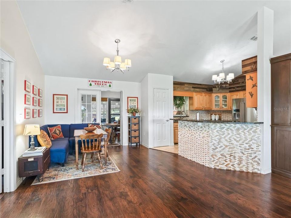 En Venta: $1,075,000 (3 camas, 2 baños, 1974 Pies cuadrados)