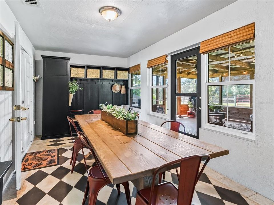 En Venta: $1,075,000 (3 camas, 2 baños, 1974 Pies cuadrados)