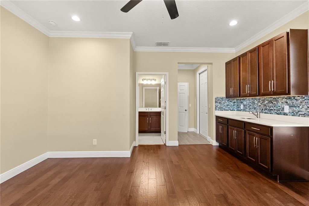 待售: $850,000 (7 贝兹, 5 浴室, 4646 平方英尺)