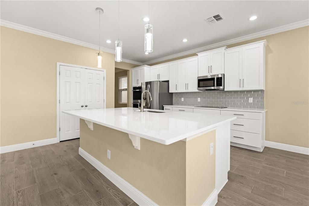 待售: $850,000 (7 贝兹, 5 浴室, 4646 平方英尺)