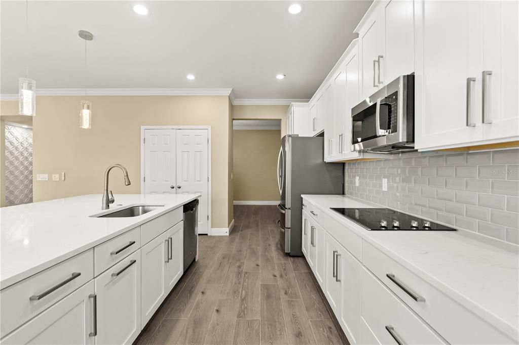 待售: $850,000 (7 贝兹, 5 浴室, 4646 平方英尺)