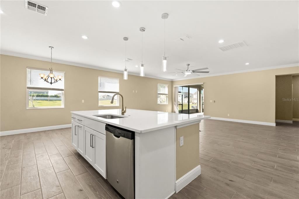 待售: $850,000 (7 贝兹, 5 浴室, 4646 平方英尺)