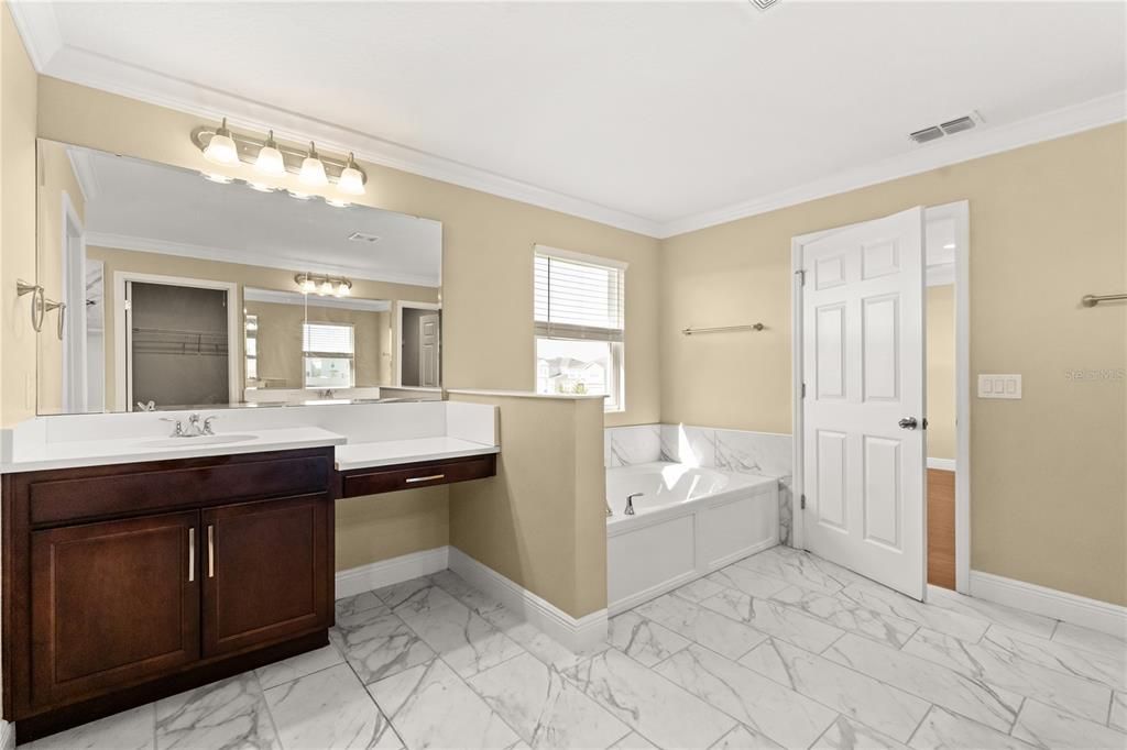 待售: $850,000 (7 贝兹, 5 浴室, 4646 平方英尺)