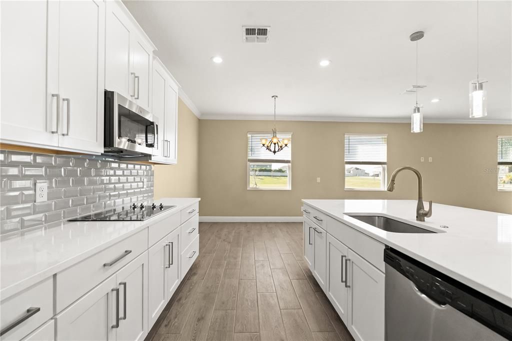 待售: $850,000 (7 贝兹, 5 浴室, 4646 平方英尺)