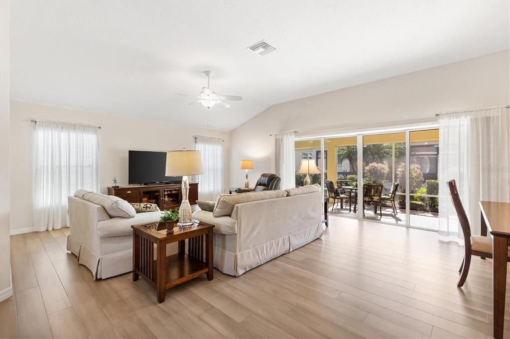 На продажу: $489,000 (3 спален, 2 ванн, 1963 Квадратных фут)