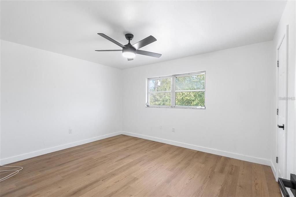 For Rent: $1,750 (1 beds, 1 baths, 640 Square Feet)