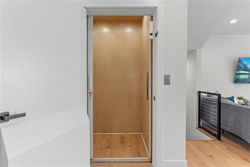 For Sale: $1,235,000 (4 beds, 3 baths, 2200 Square Feet)