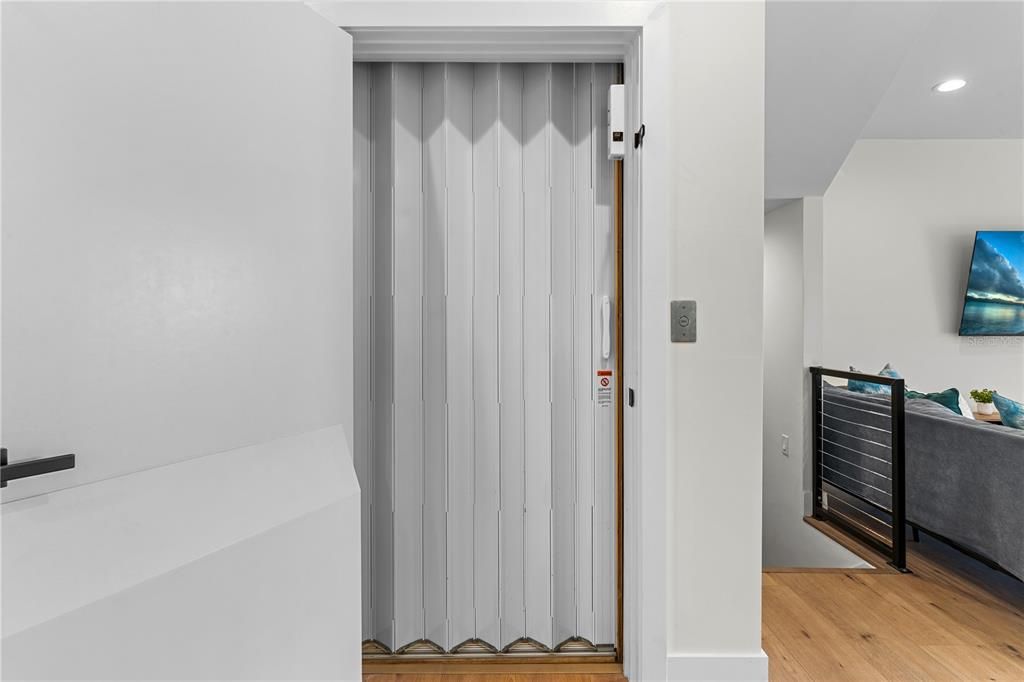 For Sale: $1,235,000 (4 beds, 3 baths, 2200 Square Feet)