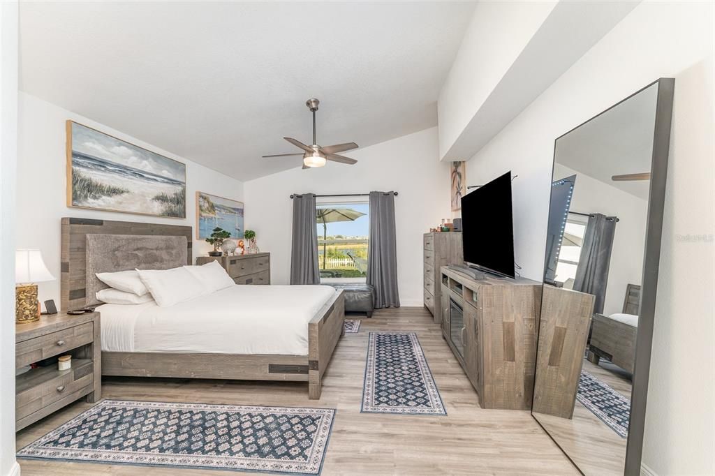 For Sale: $349,900 (3 beds, 2 baths, 1649 Square Feet)