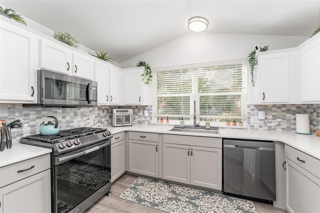 For Sale: $349,900 (3 beds, 2 baths, 1649 Square Feet)