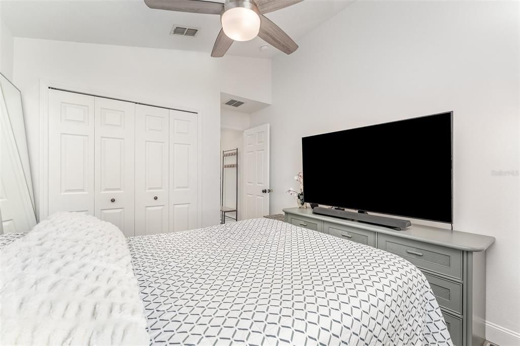 For Sale: $349,900 (3 beds, 2 baths, 1649 Square Feet)