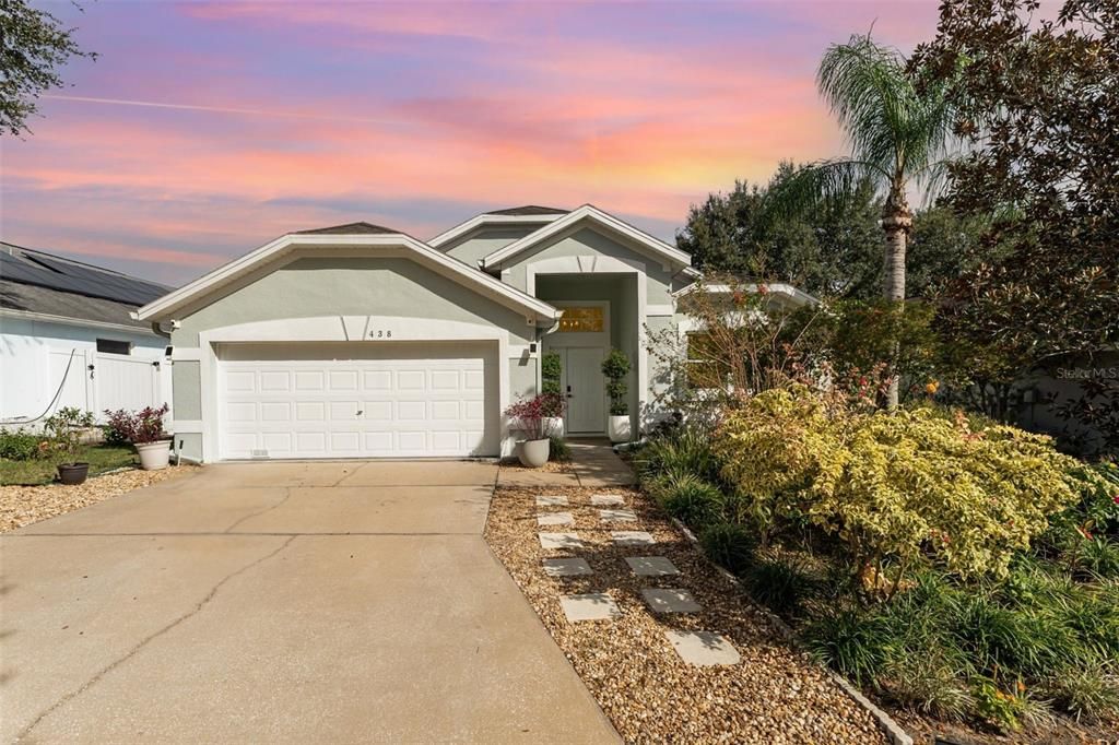 For Sale: $349,900 (3 beds, 2 baths, 1649 Square Feet)