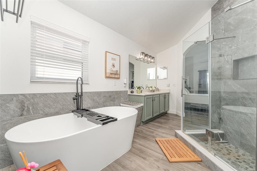 For Sale: $349,900 (3 beds, 2 baths, 1649 Square Feet)