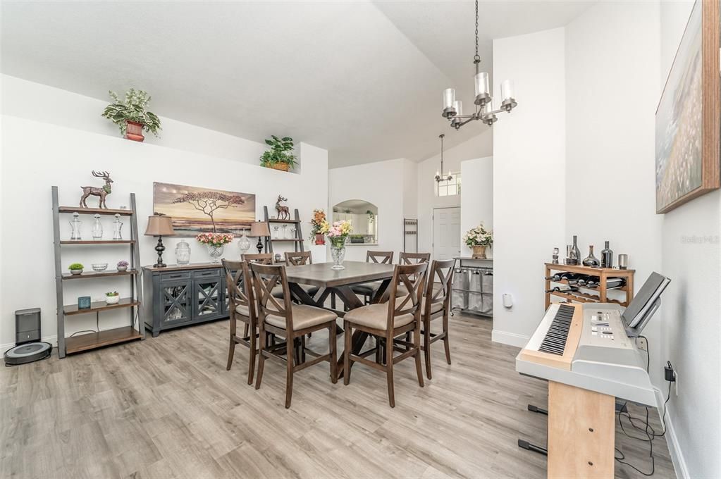 For Sale: $349,900 (3 beds, 2 baths, 1649 Square Feet)