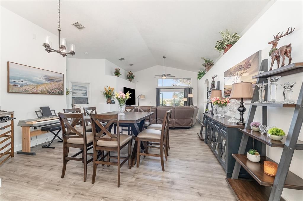 For Sale: $349,900 (3 beds, 2 baths, 1649 Square Feet)