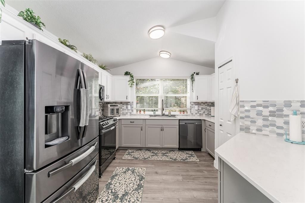 For Sale: $349,900 (3 beds, 2 baths, 1649 Square Feet)