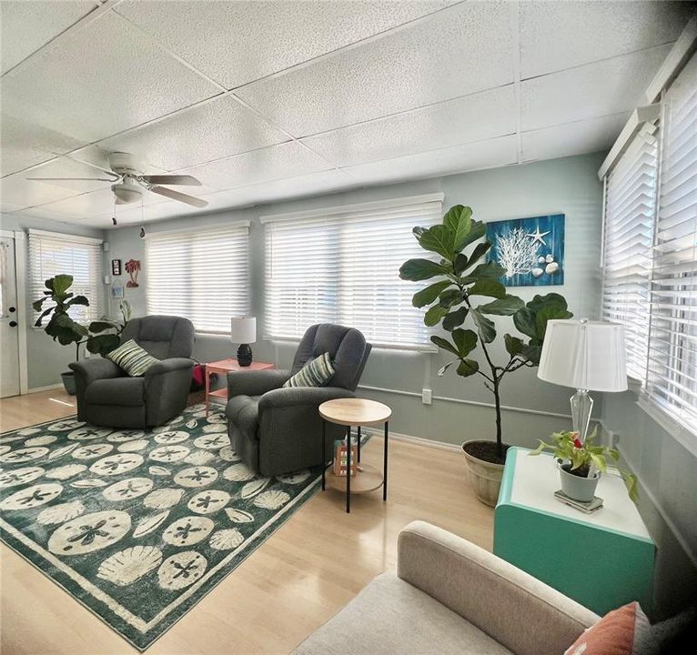 На продажу: $180,000 (2 спален, 2 ванн, 1376 Квадратных фут)