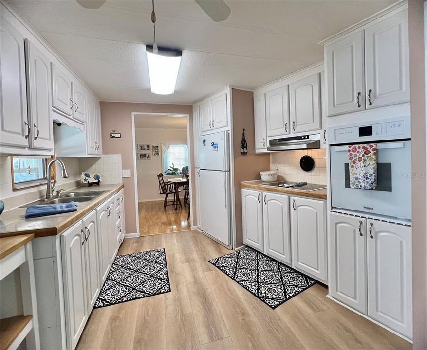 На продажу: $180,000 (2 спален, 2 ванн, 1376 Квадратных фут)