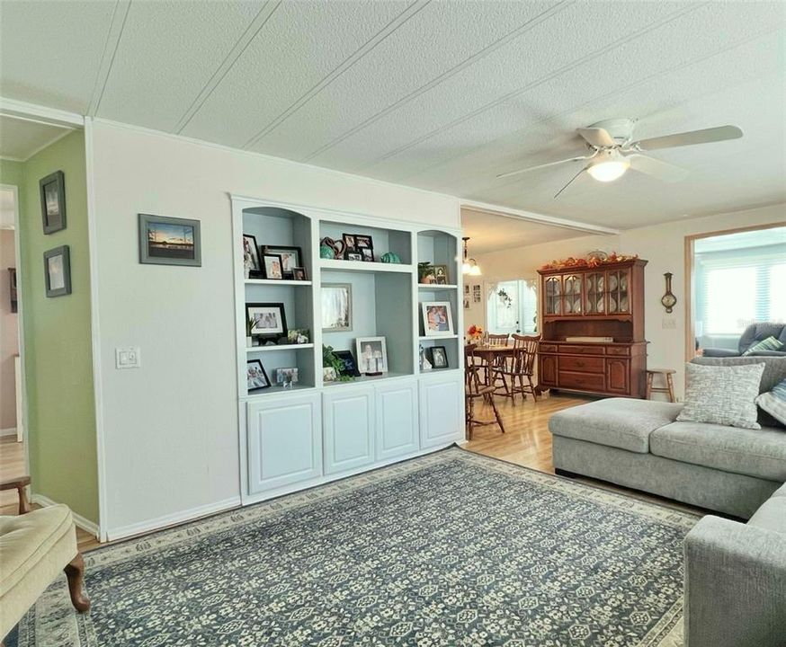 На продажу: $180,000 (2 спален, 2 ванн, 1376 Квадратных фут)