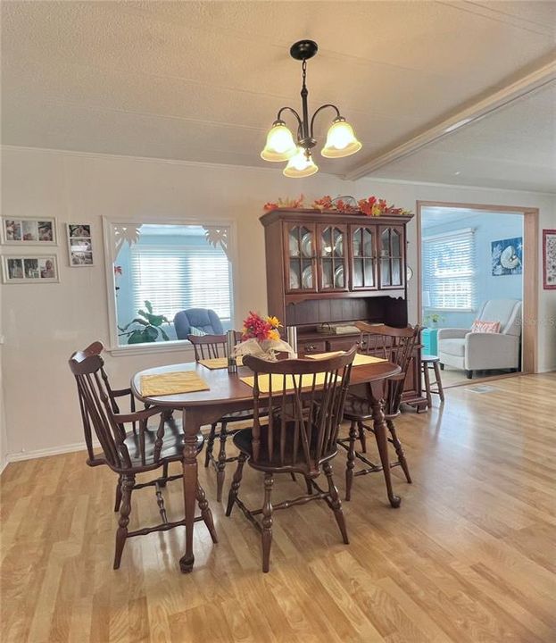 На продажу: $180,000 (2 спален, 2 ванн, 1376 Квадратных фут)