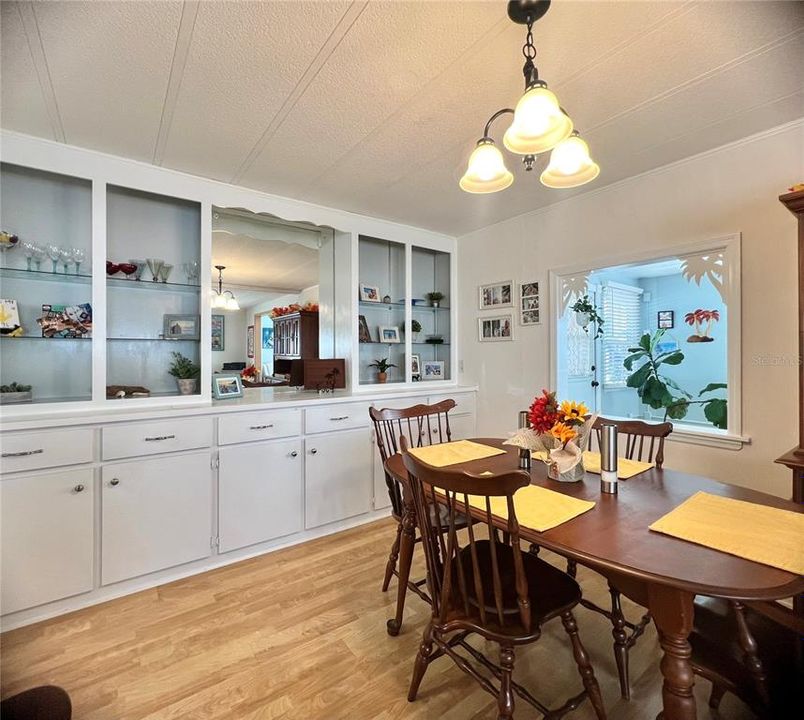 На продажу: $180,000 (2 спален, 2 ванн, 1376 Квадратных фут)