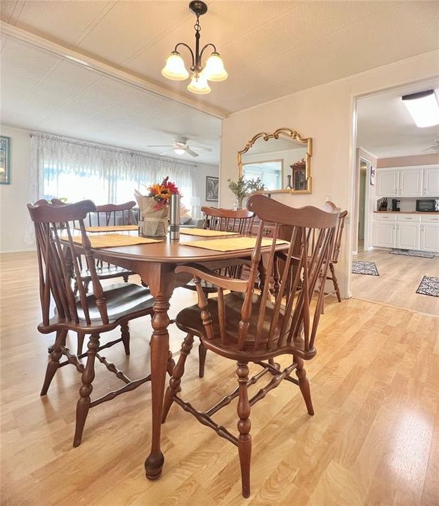 На продажу: $180,000 (2 спален, 2 ванн, 1376 Квадратных фут)