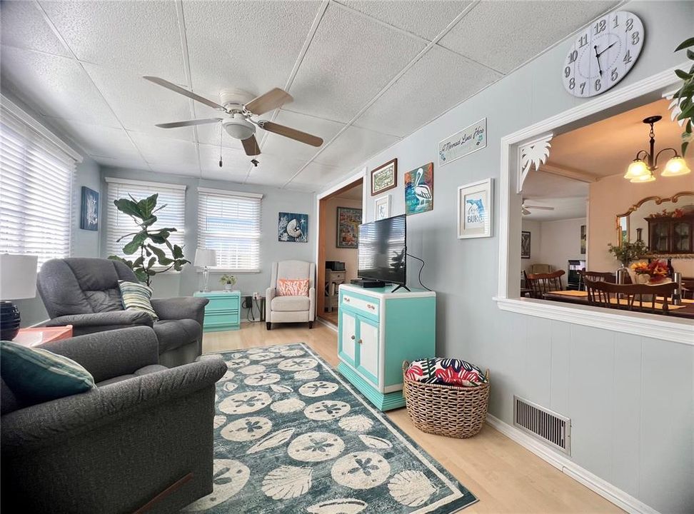 На продажу: $180,000 (2 спален, 2 ванн, 1376 Квадратных фут)