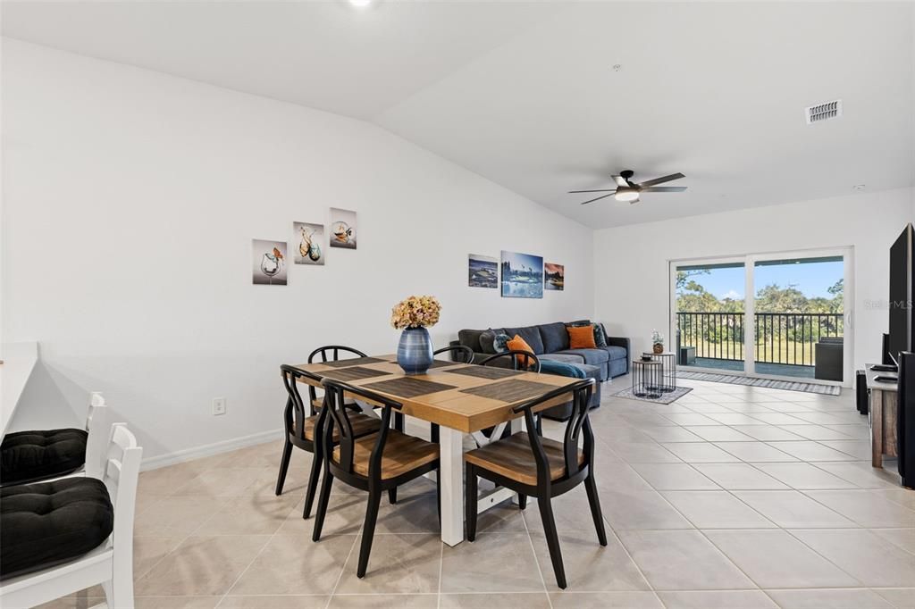 待售: $393,995 (2 贝兹, 2 浴室, 1366 平方英尺)