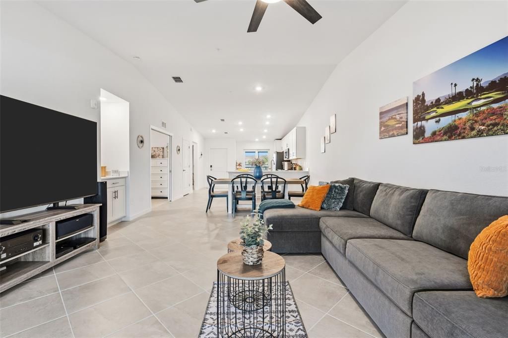 待售: $393,995 (2 贝兹, 2 浴室, 1366 平方英尺)