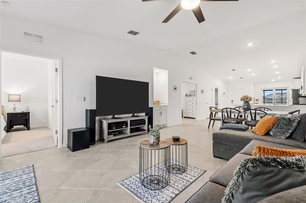 待售: $393,995 (2 贝兹, 2 浴室, 1366 平方英尺)