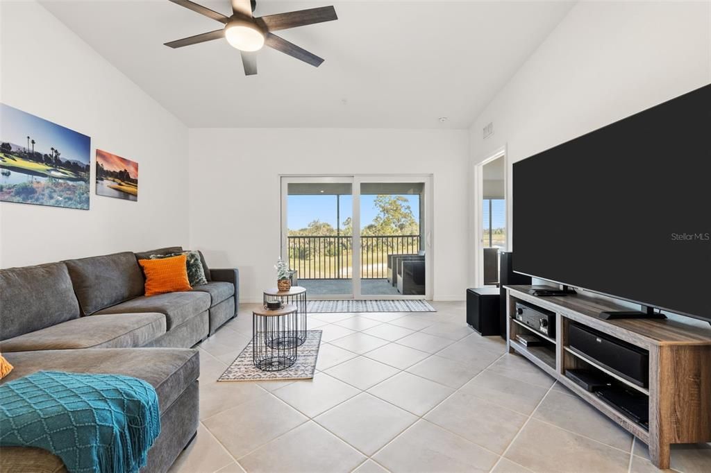 待售: $393,995 (2 贝兹, 2 浴室, 1366 平方英尺)