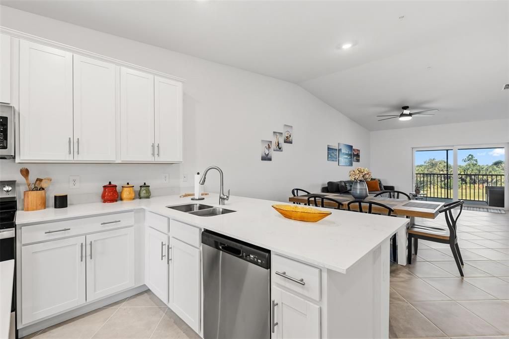 待售: $393,995 (2 贝兹, 2 浴室, 1366 平方英尺)