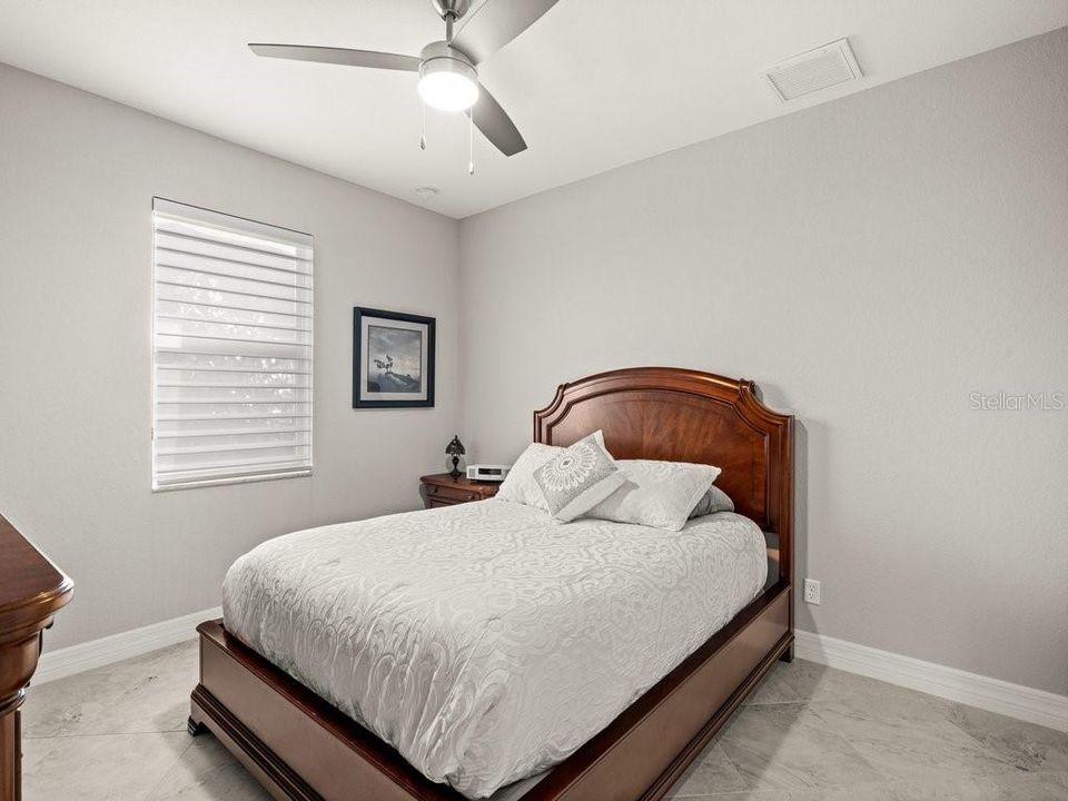 En Venta: $925,000 (3 camas, 2 baños, 2045 Pies cuadrados)